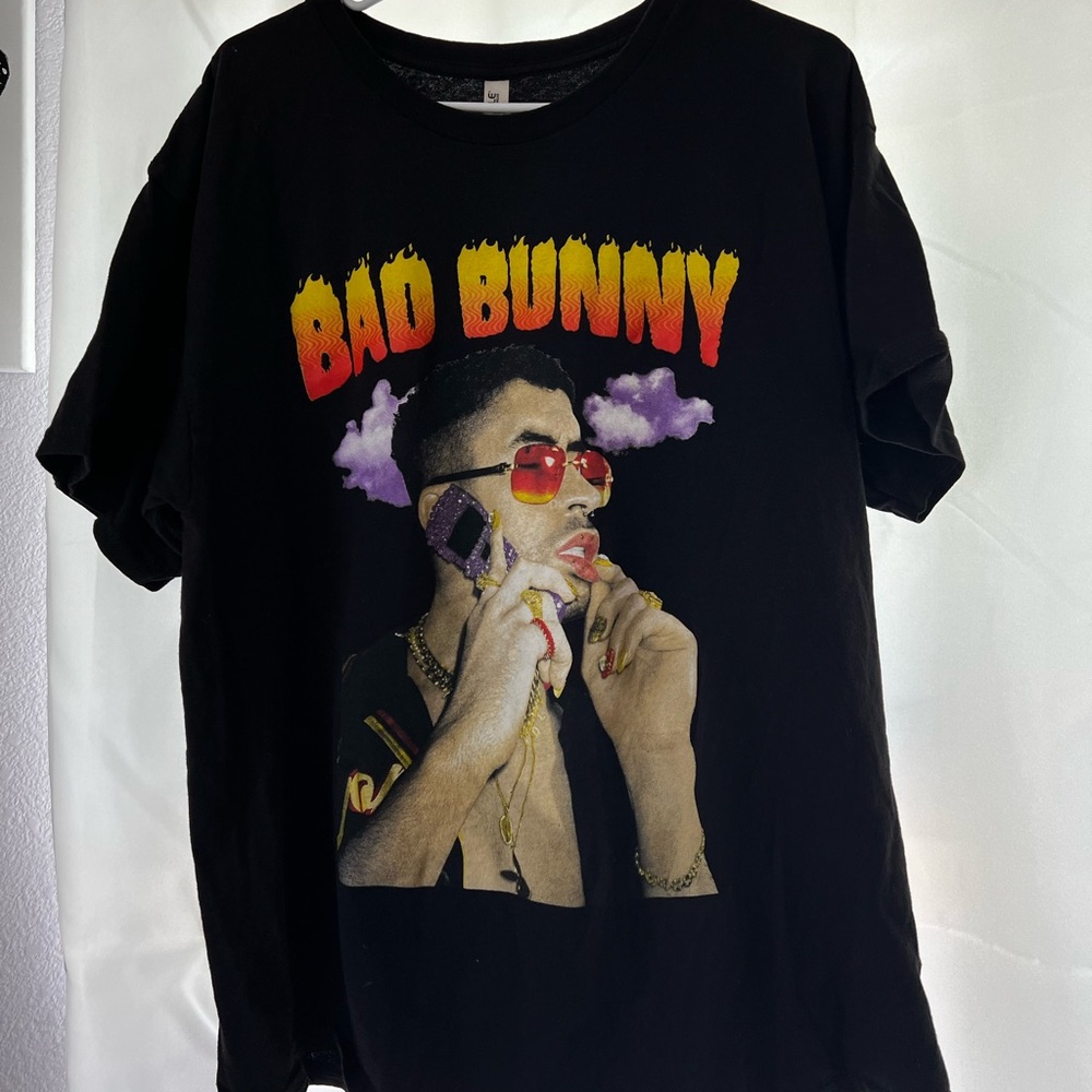 BAD BUNNY GRAPHIC TEE